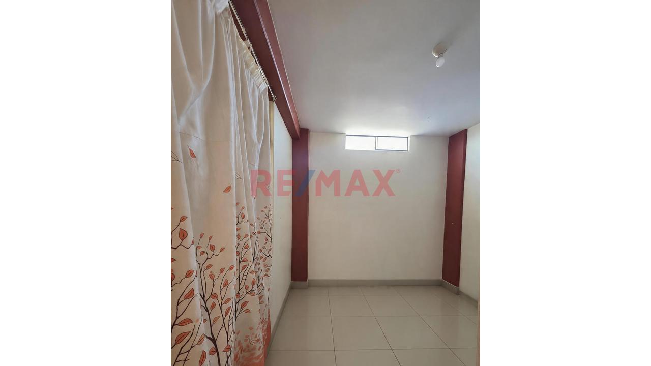 💰🏠 ¡Gran Oportunidad! Casa De 3 Pisos Con 16 Habitaciones En Venta En Corazon Comercial De Sullana 🔥 - 16