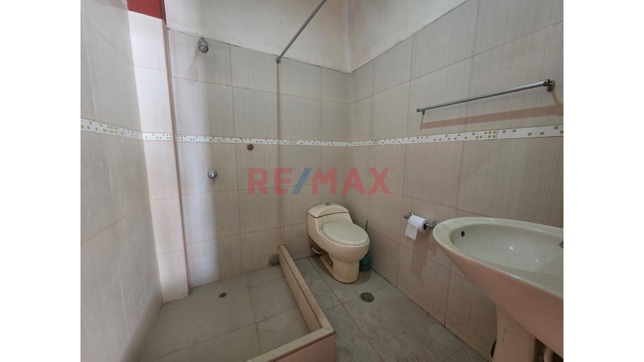 💰🏠 ¡Gran Oportunidad! Casa De 3 Pisos Con 16 Habitaciones En Venta En Corazon Comercial De Sullana 🔥 - 13