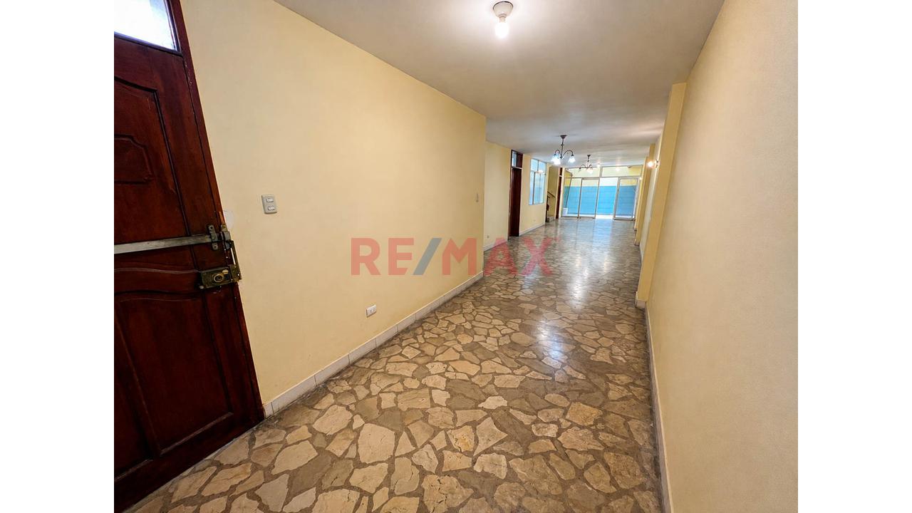 🏡 Casa En Venta – Excelente Ubicación En Surco - 📍 Zona Estratégica — foto 3