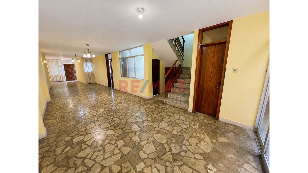🏡 Casa En Venta – Excelente Ubicación En Surco - 📍 Zona Estratégica — foto 2
