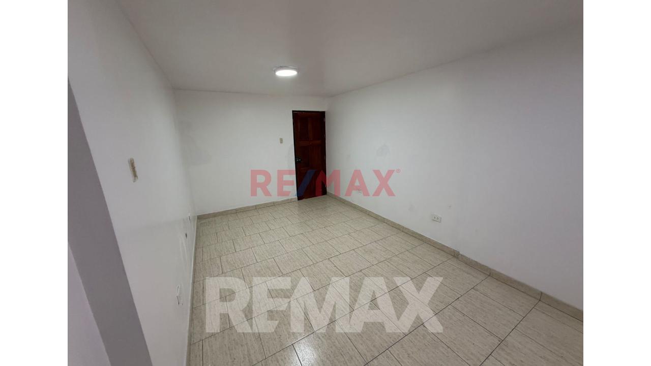 Departamento En 1Er Piso Con Local Comercial En Sjm - 186M2 En Zona Estratégica — foto 10