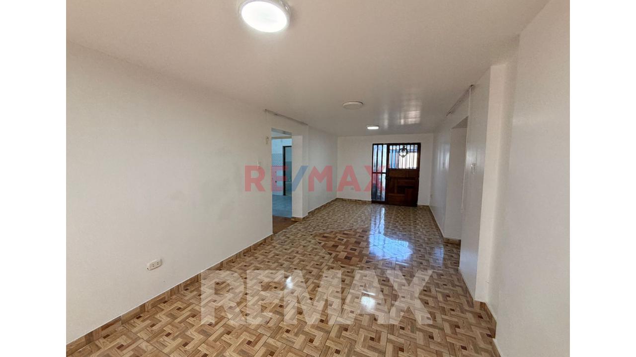 Departamento En 1Er Piso Con Local Comercial En Sjm - 186M2 En Zona Estratégica — foto 5