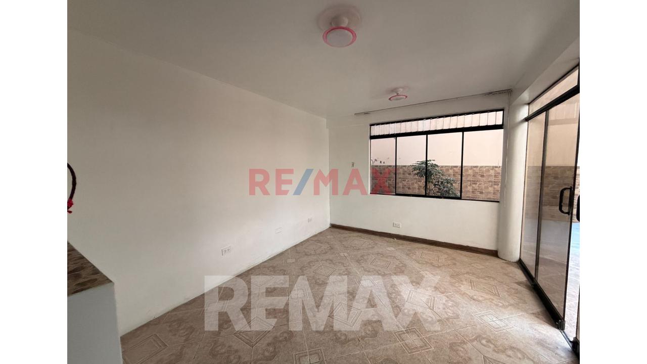 Departamento En 1Er Piso Con Local Comercial En Sjm - 186M2 En Zona Estratégica — foto 6