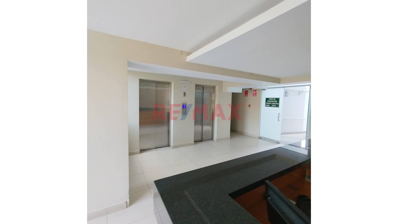Venta – Departamento Moderno Con Balcon, Vista Externa  En Condominio  Cercado De Lima — foto 11