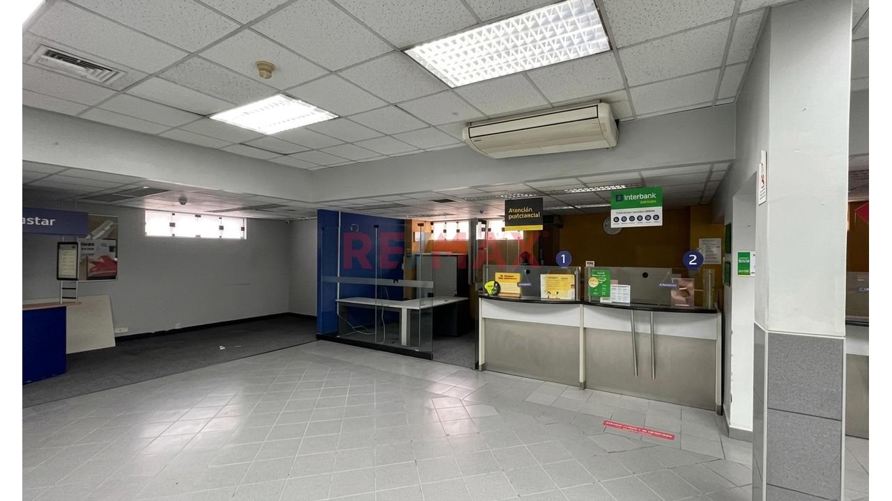 Local Comercial En 1Er Piso De 197 M² Con Una Excelente Ubicación - 2