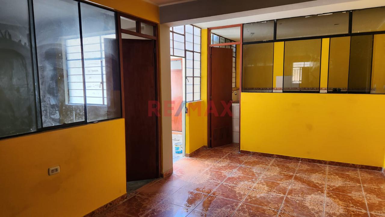 Venta Casa De Dos Pisos Y Azotea En Huaycan Ate - Zona J Oportunidad De Inversion Comercial Y Vivienda — foto 2
