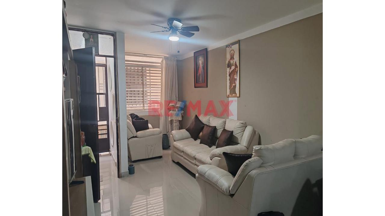 🏡🏡Se Vende Casa En Urb. Villa California En Toda La Av. Grau De Castilla A Solo S/ 200 Mil Soles 💵 💵 (6X12) — foto 2