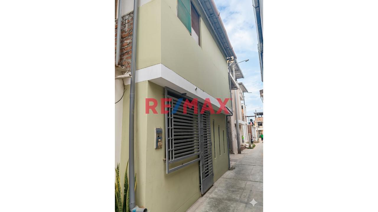 🏡🏡Se Vende Casa En Urb. Villa California En Toda La Av. Grau De Castilla A Solo S/ 200 Mil Soles 💵 💵 (6X12)