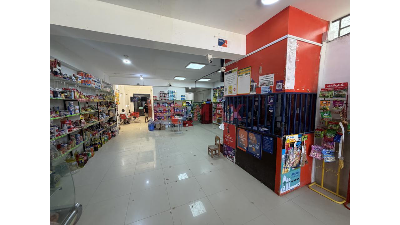 Se Alquila Local Comercial De 200 M2 En La Av. Jose Quiñones 465 Chiclayo - 9