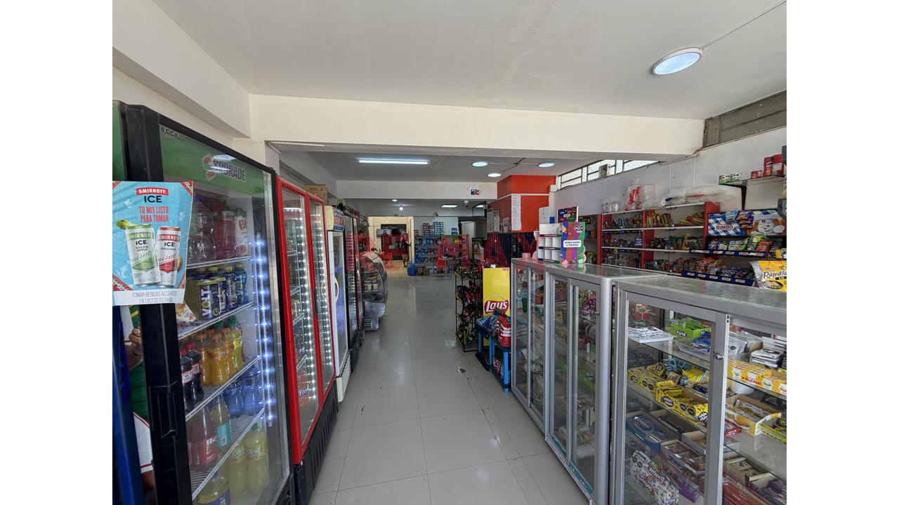 Se Alquila Local Comercial De 200 M2 En La Av. Jose Quiñones 465 Chiclayo - 7