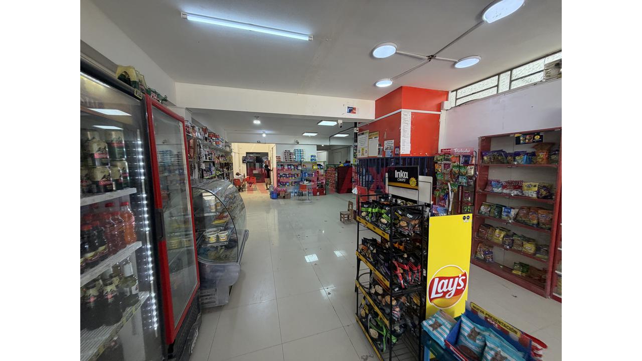 Se Alquila Local Comercial De 200 M2 En La Av. Jose Quiñones 465 Chiclayo - 8