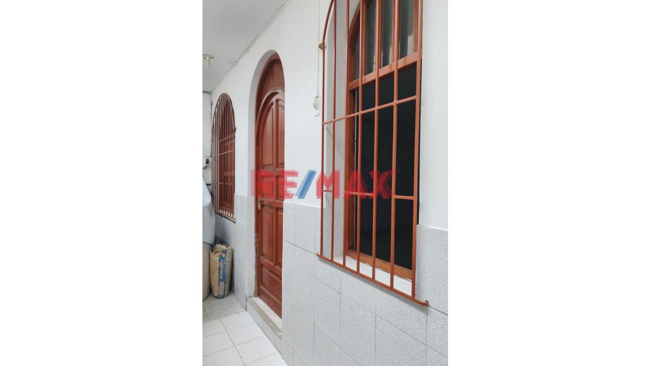 🏡 ¡Bajo De Precio ! Venta De Casa De 2 Pisos En Urb. Ignacio Merino Ii Etapa A Unos Pasos De Utp🏠✨ - 3