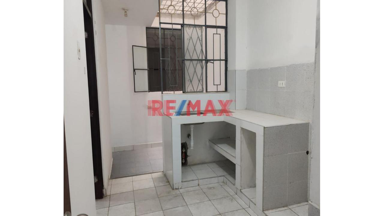 🏡 ¡Bajo De Precio ! Venta De Casa De 2 Pisos En Urb. Ignacio Merino Ii Etapa A Unos Pasos De Utp🏠✨ - 10