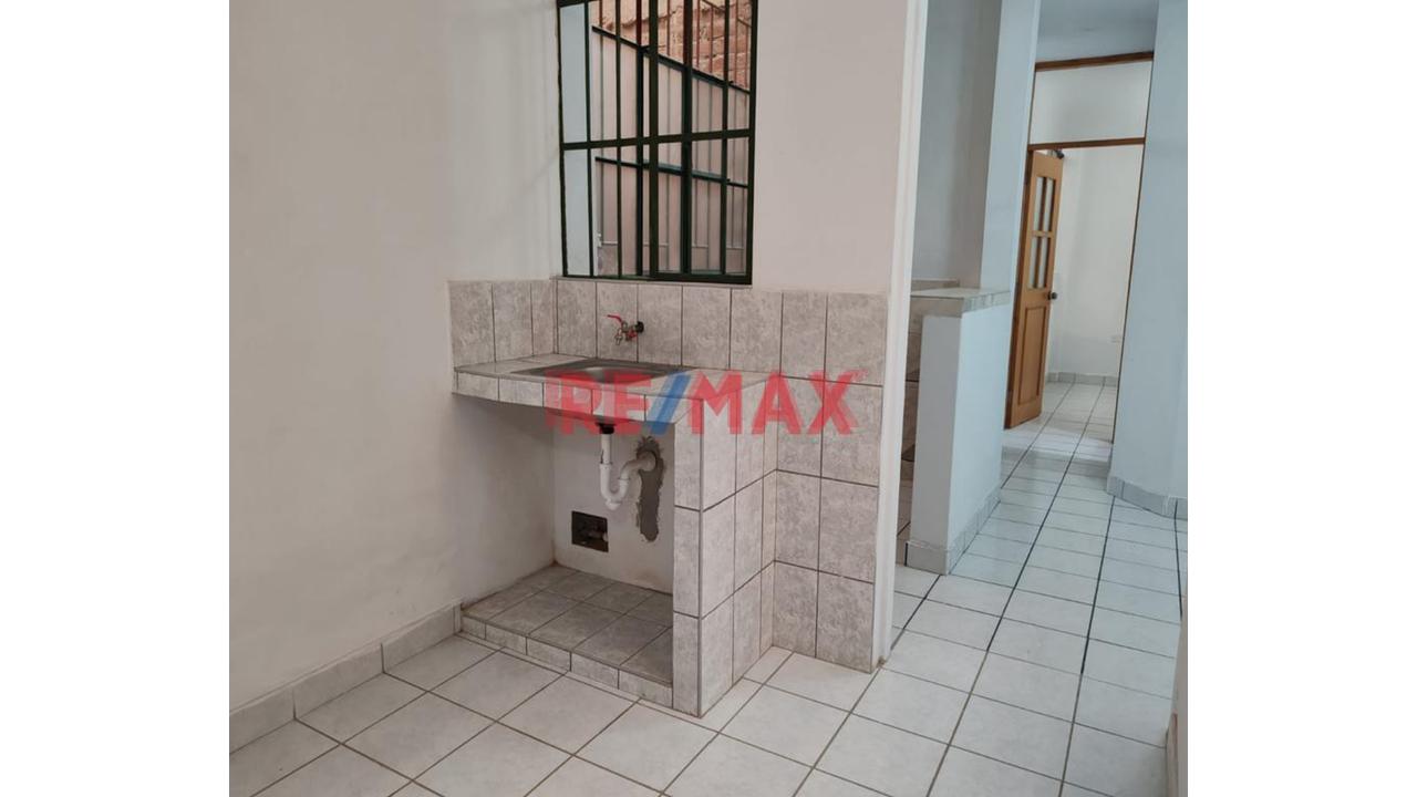🏡 ¡Bajo De Precio ! Venta De Casa De 2 Pisos En Urb. Ignacio Merino Ii Etapa A Unos Pasos De Utp🏠✨ - 11