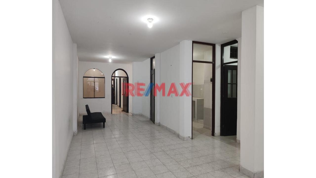 🏡 ¡Bajo De Precio ! Venta De Casa De 2 Pisos En Urb. Ignacio Merino Ii Etapa A Unos Pasos De Utp🏠✨ - 4