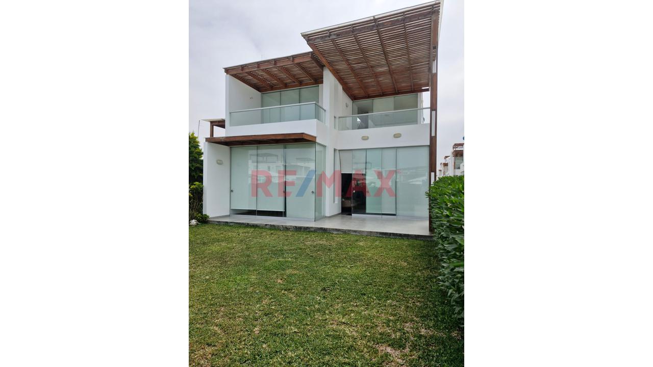 Venta De Casa De Playa En Condominio Mikonos Con 2 Estacionamientos