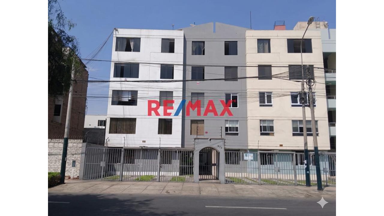 Departamento En Venta En Av. Monte De Los Olivos 973 – Dpto. 5 Piso Sin Ascensor, Santiago De Surco