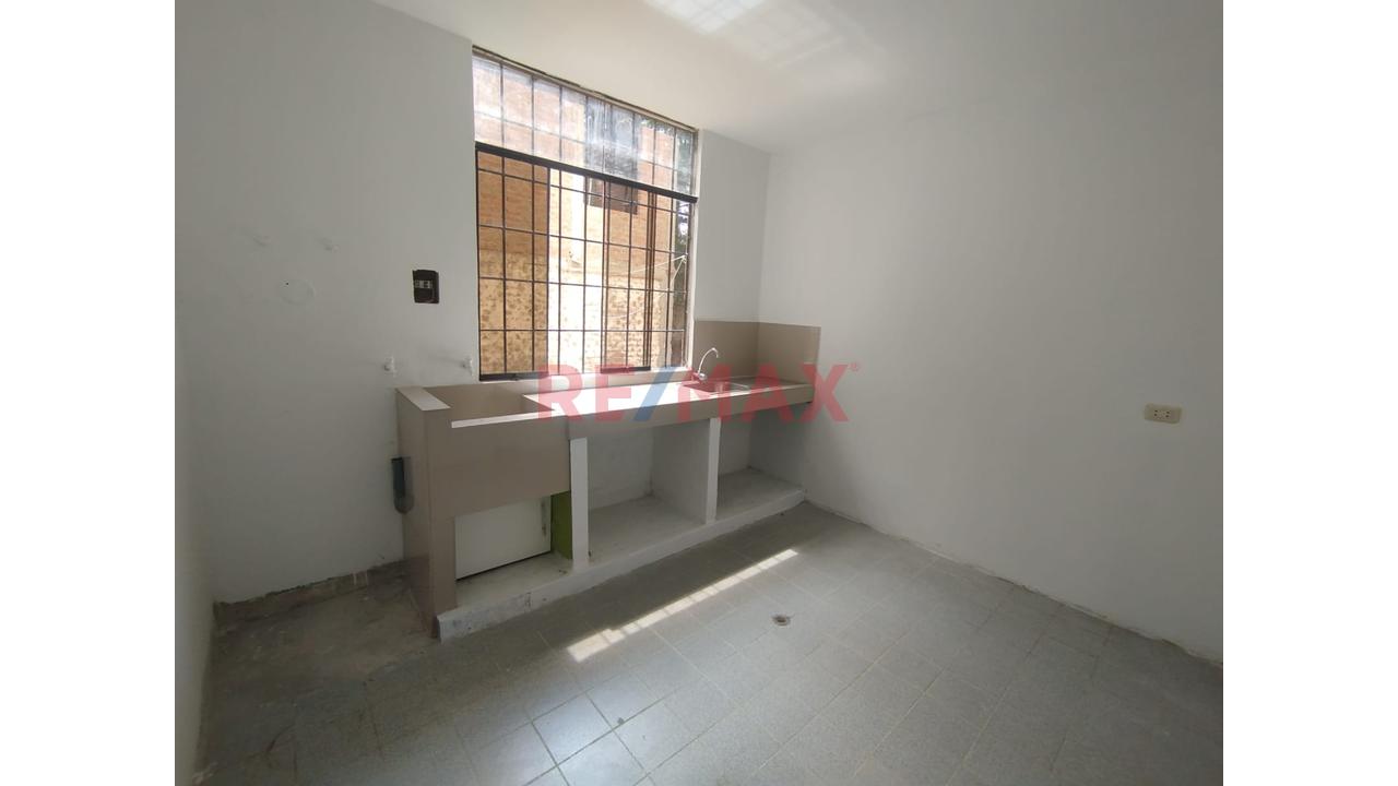 Venta De Departamento En 1Er Piso Urb.Tallanes - 8
