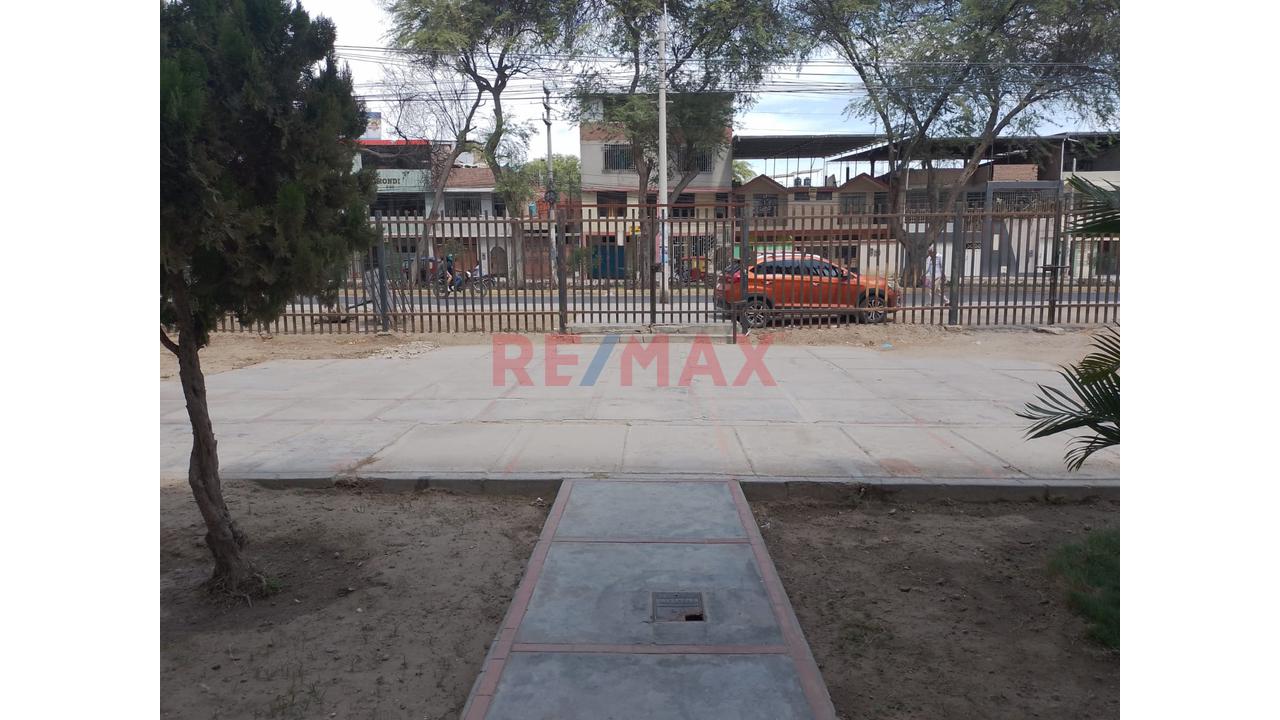 Venta De Departamento En 1Er Piso Urb.Tallanes - 2