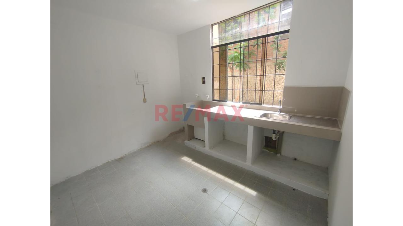 Venta De Departamento En 1Er Piso Urb.Tallanes - 9