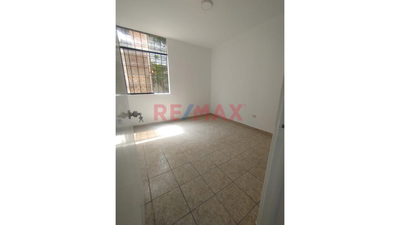 Venta De Departamento En 1Er Piso Urb.Tallanes - 15