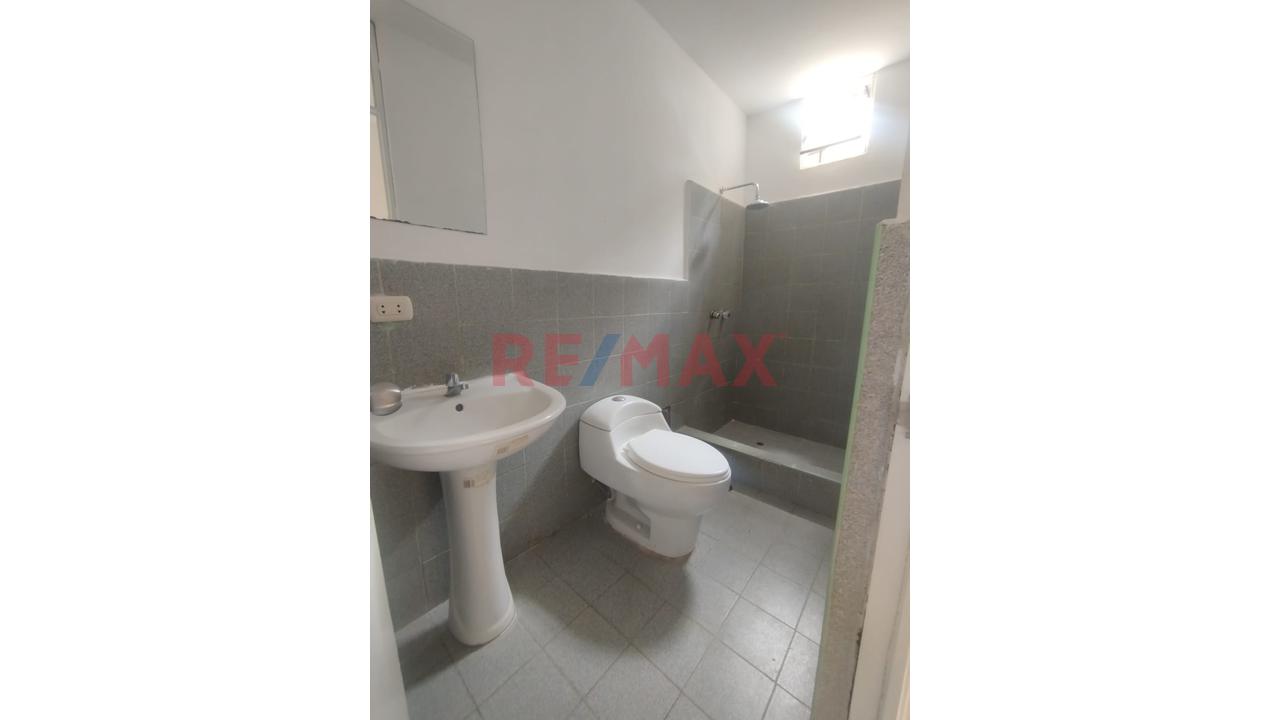 Venta De Departamento En 1Er Piso Urb.Tallanes - 12