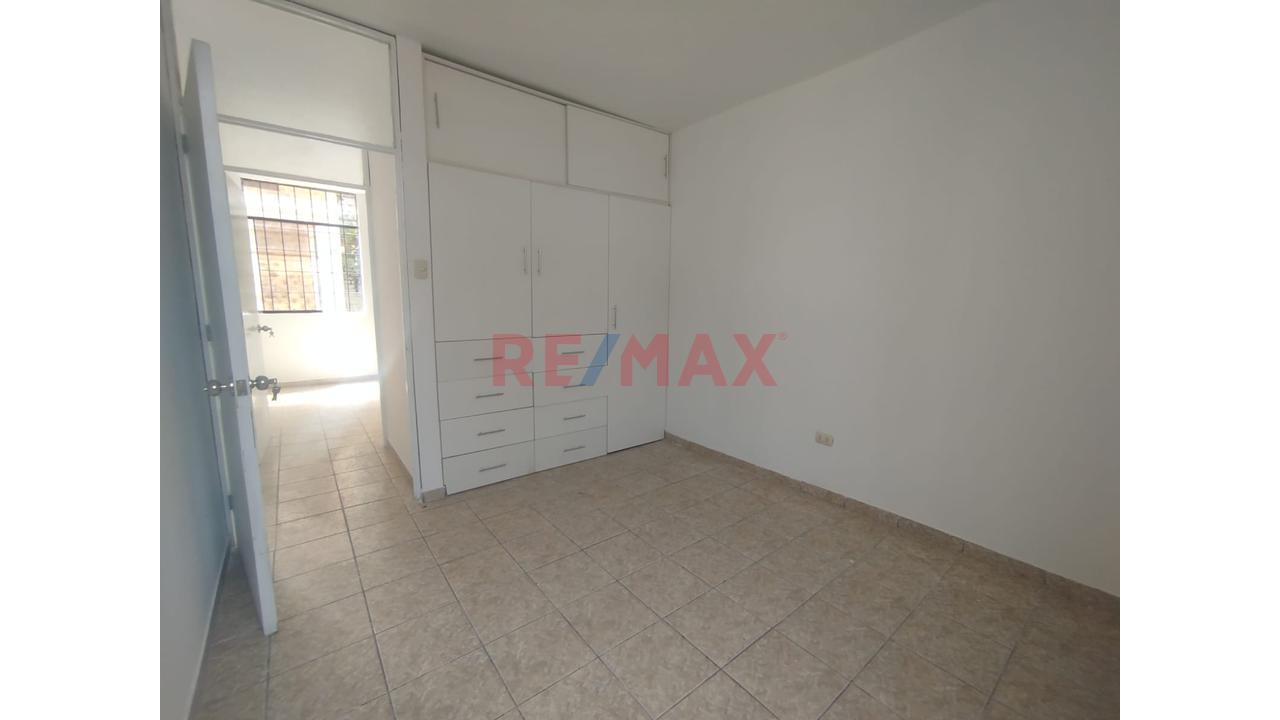 Venta De Departamento En 1Er Piso Urb.Tallanes - 11