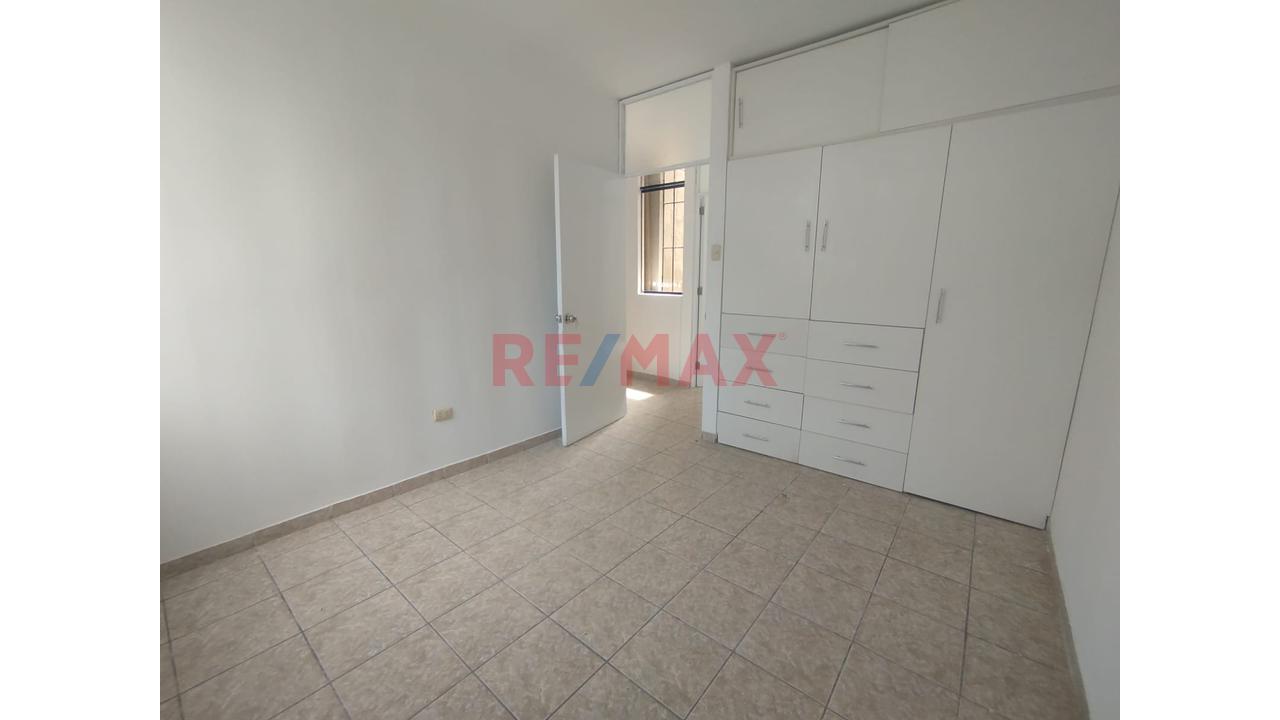 Venta De Departamento En 1Er Piso Urb.Tallanes - 13