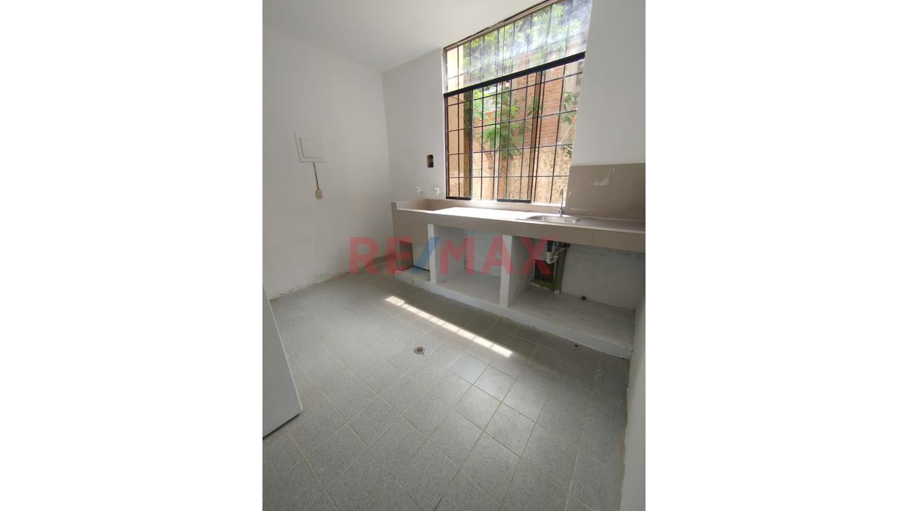 Venta De Departamento En 1Er Piso Urb.Tallanes - 10