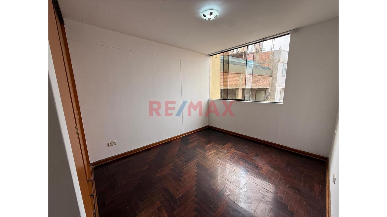 Venta De Departamento En Salamanca - Excelente Distribución E Iluminación - 9