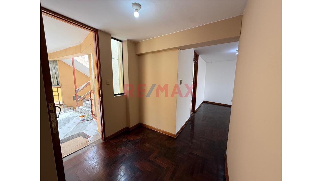 Venta De Departamento En Salamanca - Excelente Distribución E Iluminación - 2