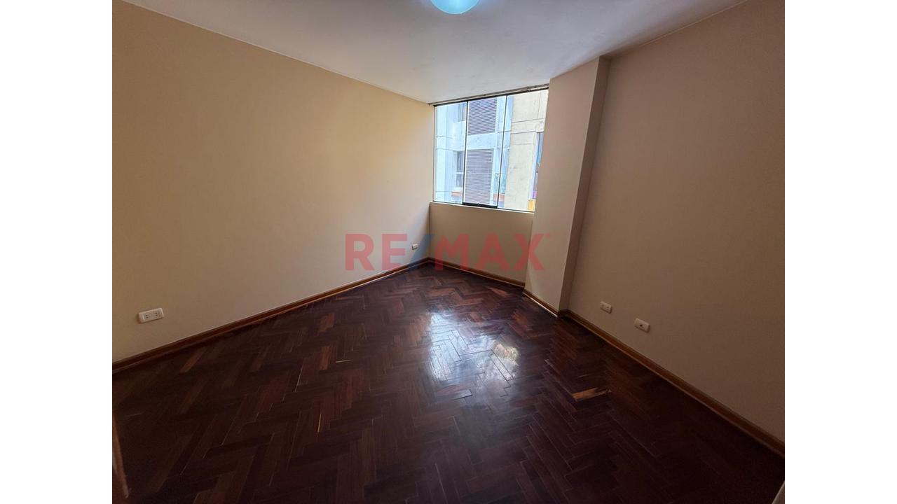 Venta De Departamento En Salamanca - Excelente Distribución E Iluminación - 13