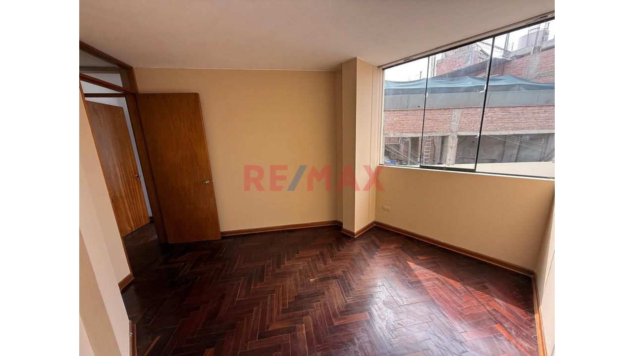 Venta De Departamento En Salamanca - Excelente Distribución E Iluminación - 12