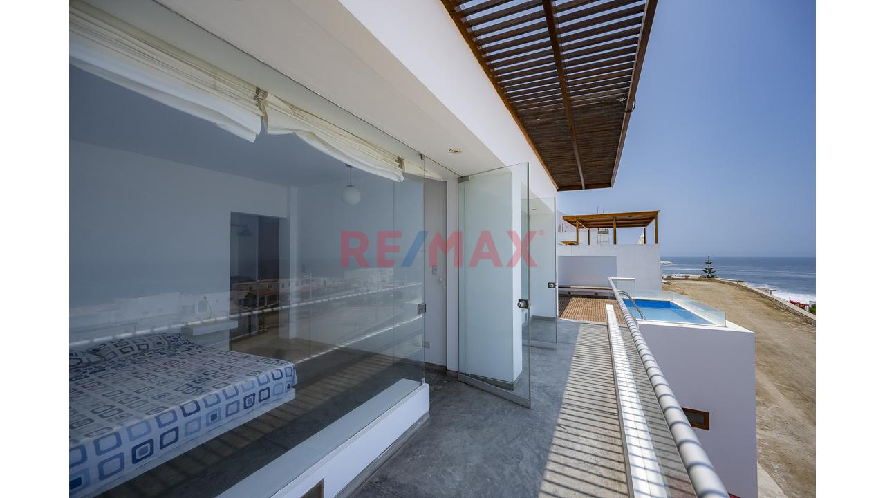 Casa de Playa de 4 dormitorios y 3 baños ubicado en Cerro Azul Casa de Playa de 4 dormitorios y 3 baños ubicado en Cerro Azul