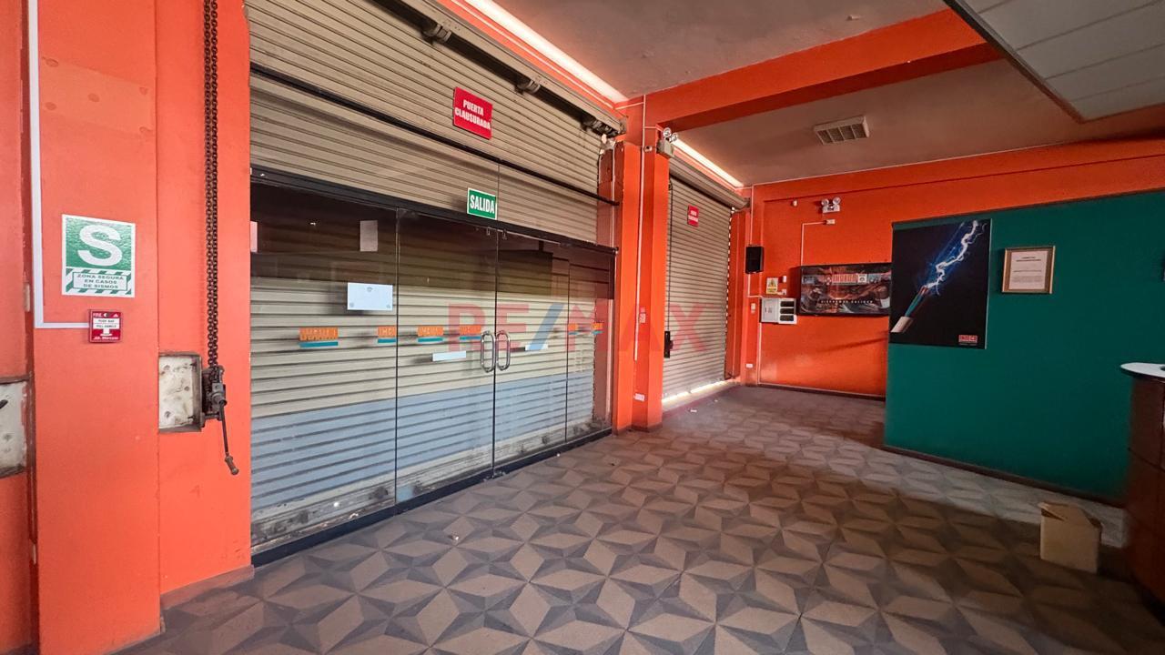 ¡Amplio Local Comercial Con Alta Exposición Y 5 Accesos A La Calle! - 12