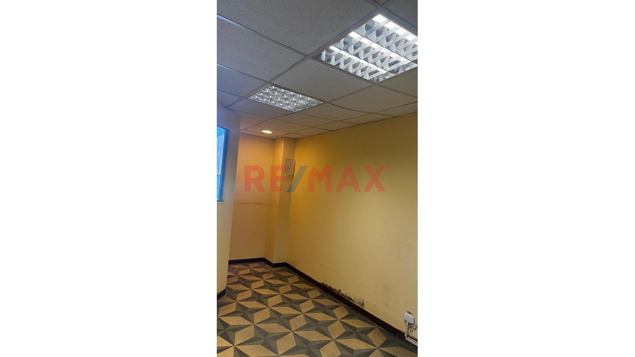 ¡Amplio Local Comercial Con Alta Exposición Y 5 Accesos A La Calle! - 5