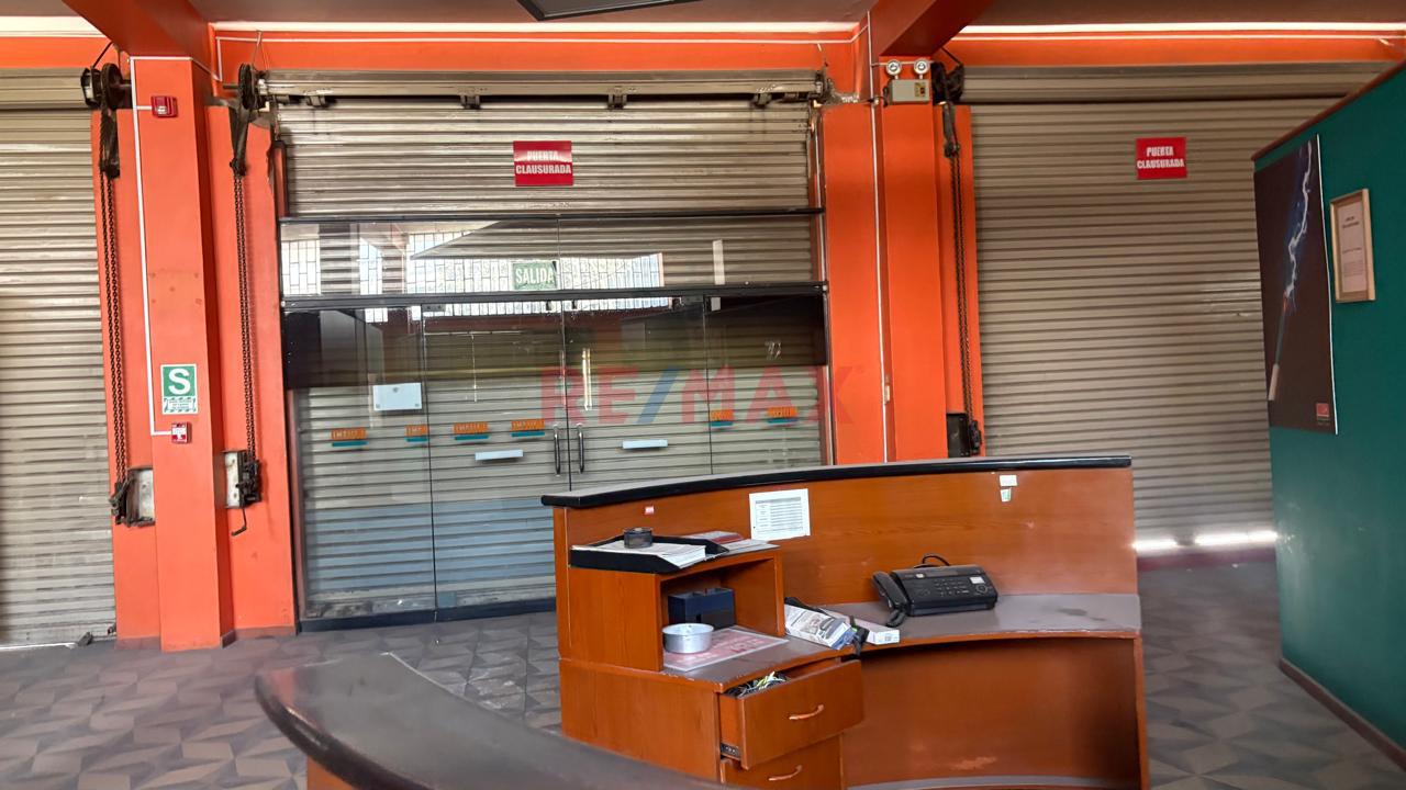 ¡Amplio Local Comercial Con Alta Exposición Y 5 Accesos A La Calle! - 4