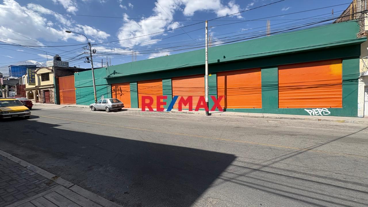 ¡Amplio Local Comercial Con Alta Exposición Y 5 Accesos A La Calle! - 1