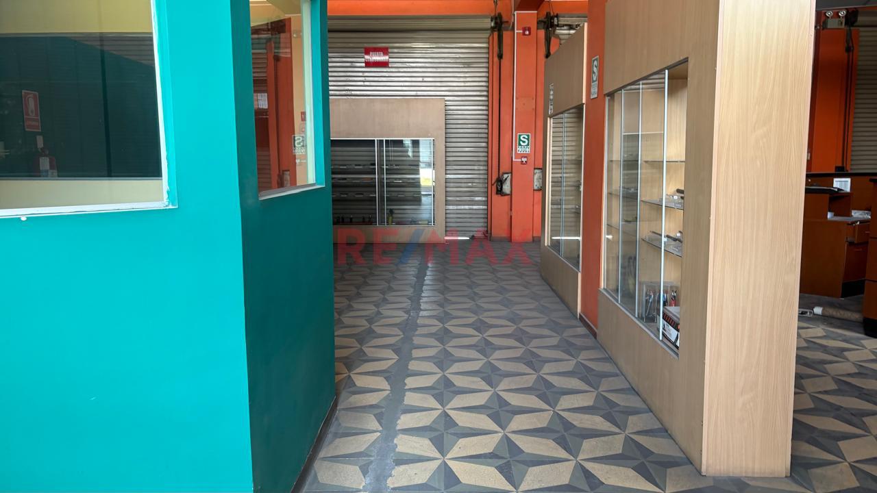 ¡Amplio Local Comercial Con Alta Exposición Y 5 Accesos A La Calle! - 8