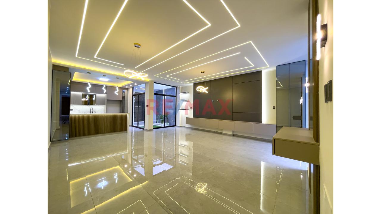Casa De Estreno Frente A Parque En Venta - 2
