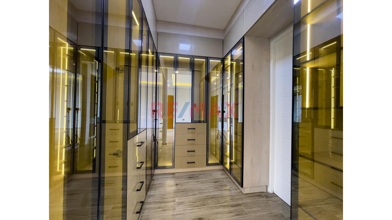 Casa De Estreno Frente A Parque En Venta - 6