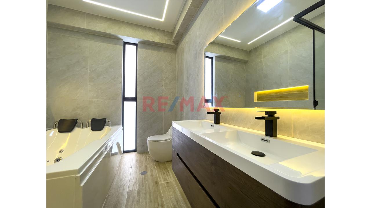 Casa De Estreno Frente A Parque En Venta - 7