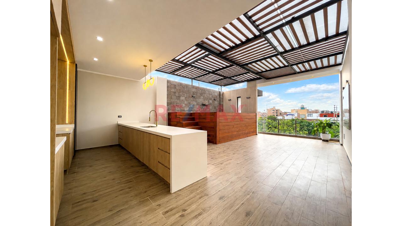 Casa De Estreno Frente A Parque En Venta - 8
