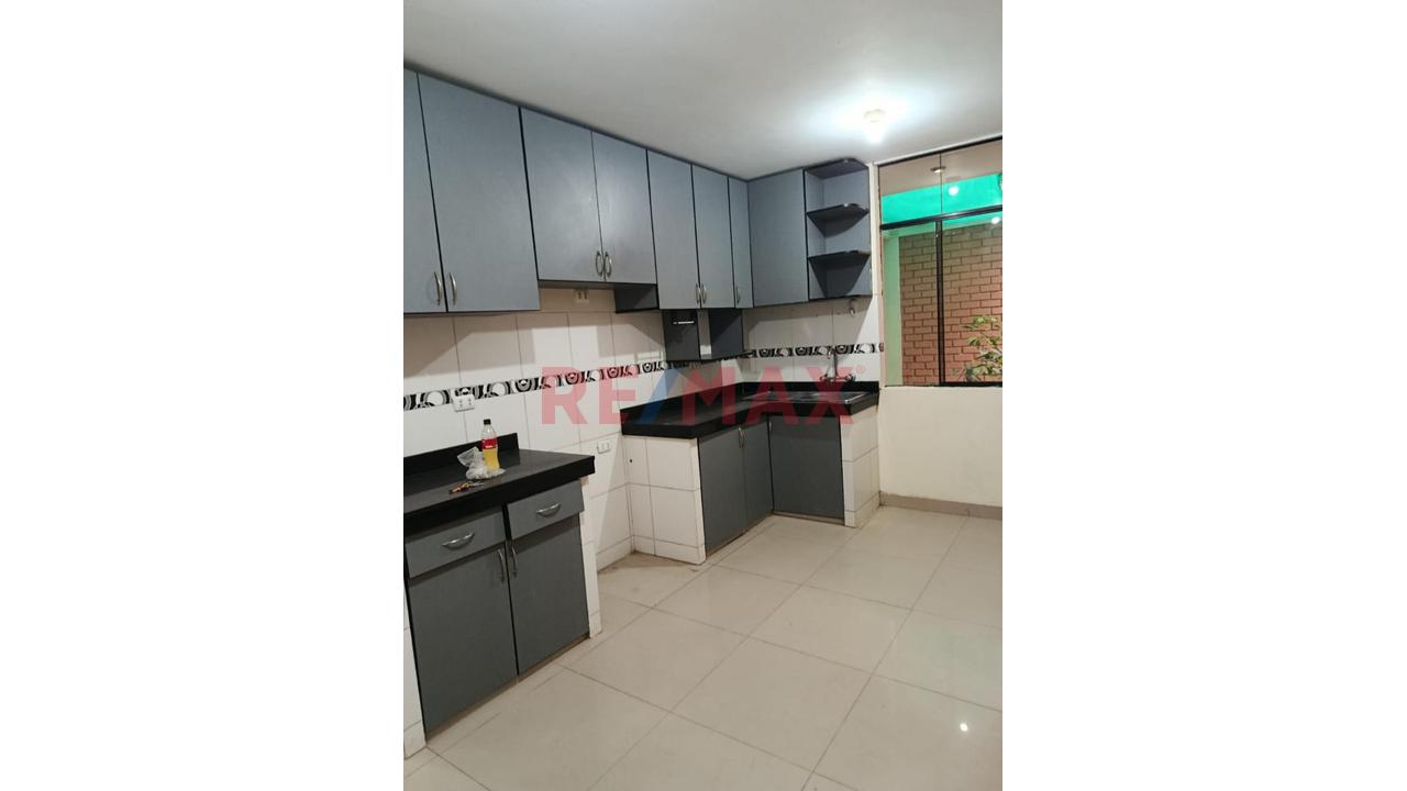 Vendo Lindo Y Amplio Departamento En 1Er Piso En Miraflores Country Club 1Era  Etapa — foto 2