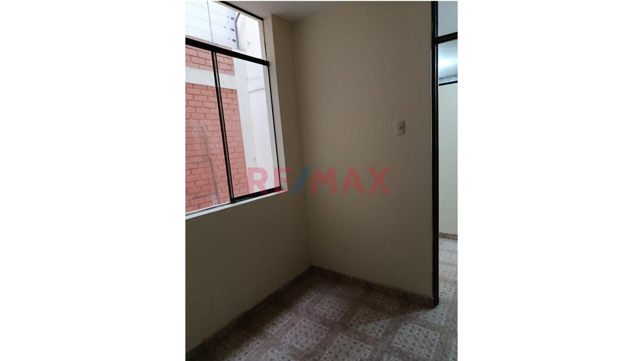 Vendo Lindo Y Amplio Departamento En 1Er Piso En Miraflores Country Club 1Era  Etapa — foto 4