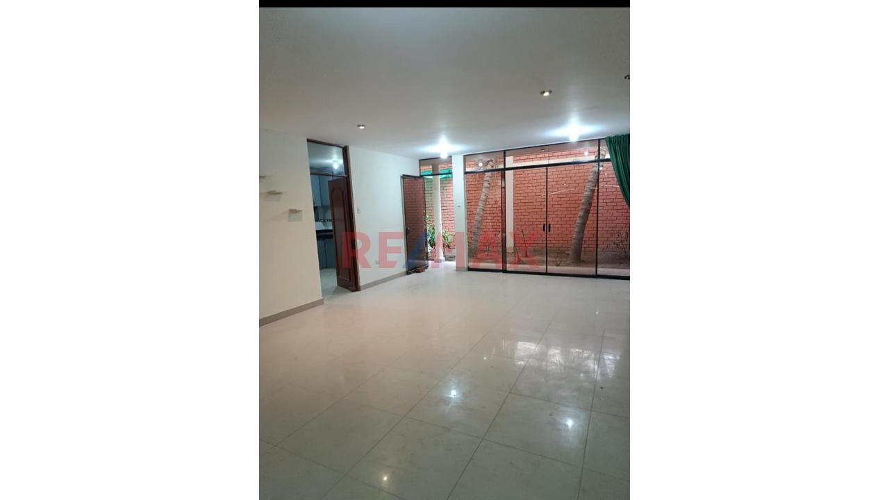 Vendo Lindo Y Amplio Departamento En 1Er Piso En Miraflores Country Club 1Era  Etapa — foto 11