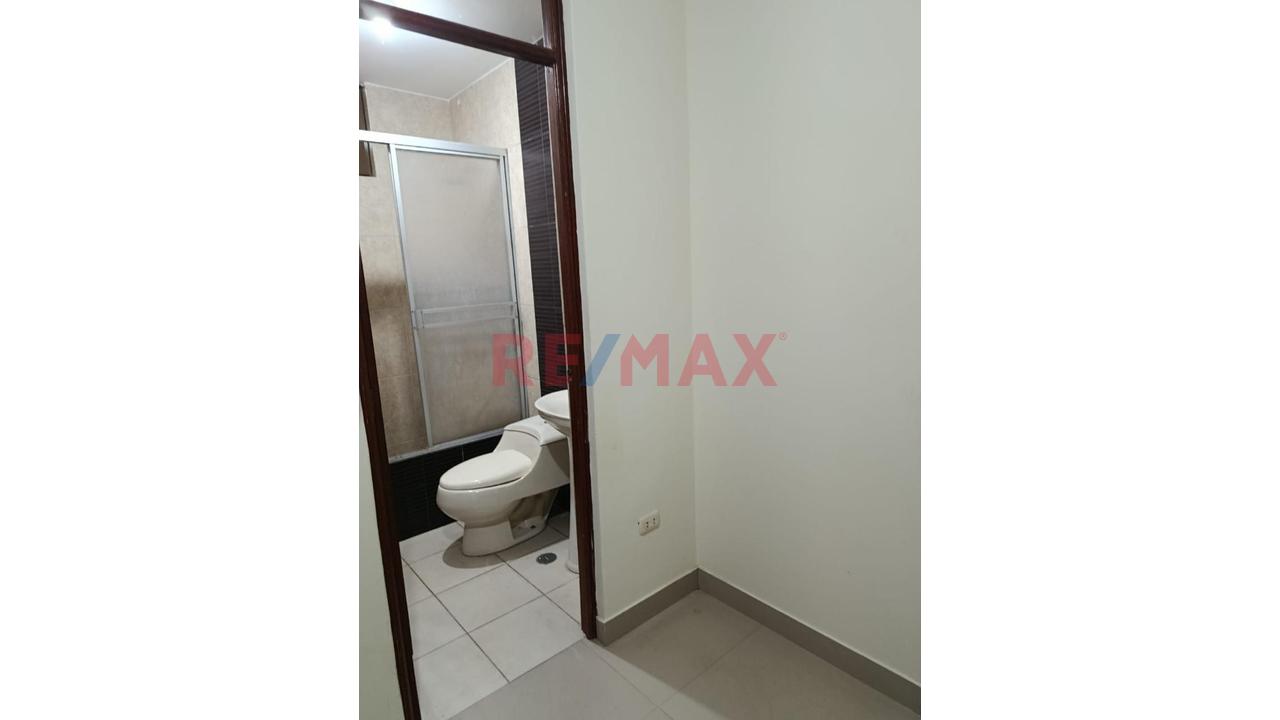 Vendo Lindo Y Amplio Departamento En 1Er Piso En Miraflores Country Club 1Era  Etapa — foto 7