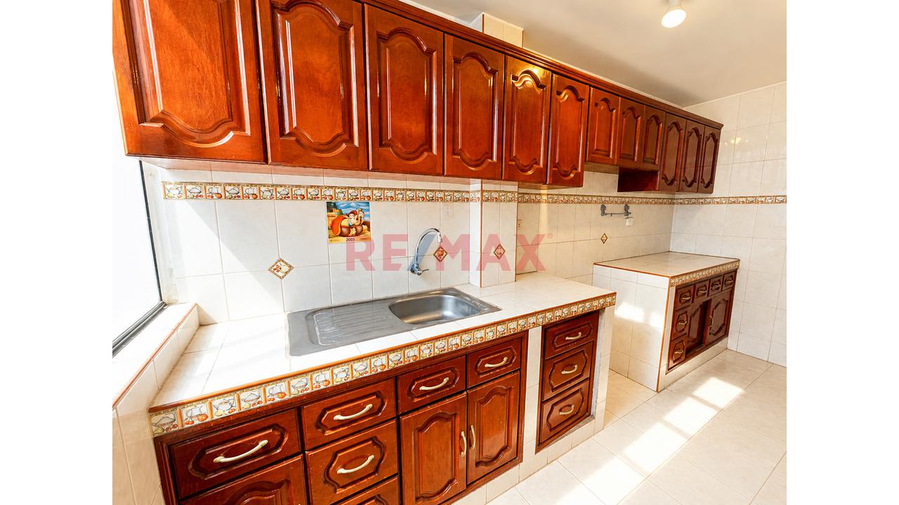 Venta De Casa De 4 Pisos Con Local Y Alto Potencial De Renta En Vipol De Naranjal,  San Martín De Porres — foto 10