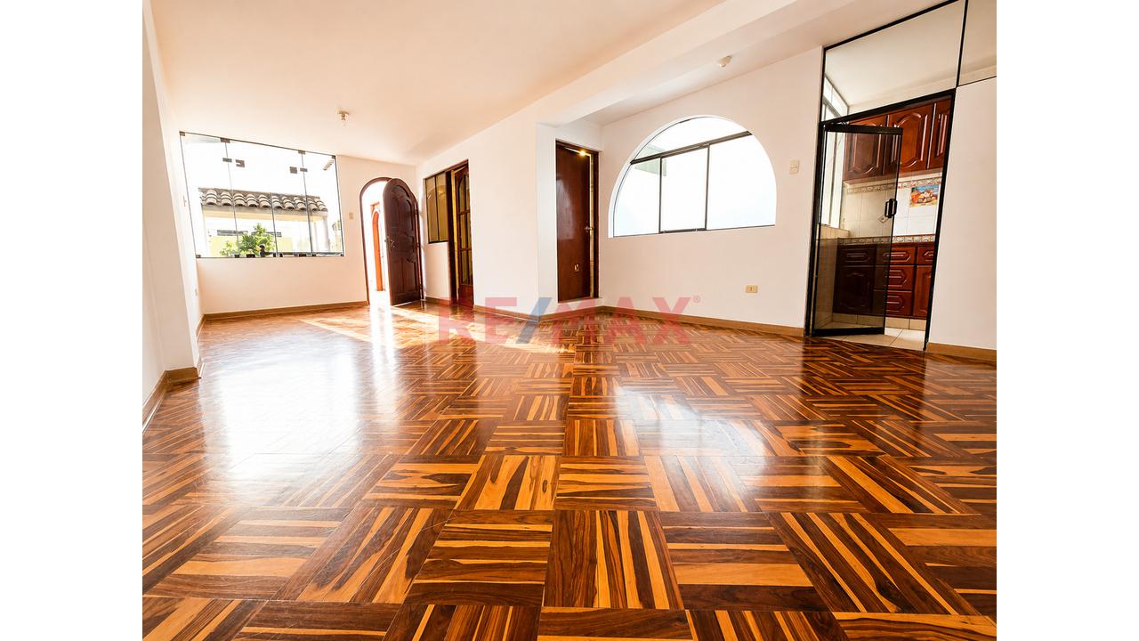 Venta De Casa De 4 Pisos Con Local Y Alto Potencial De Renta En Vipol De Naranjal,  San Martín De Porres — foto 8
