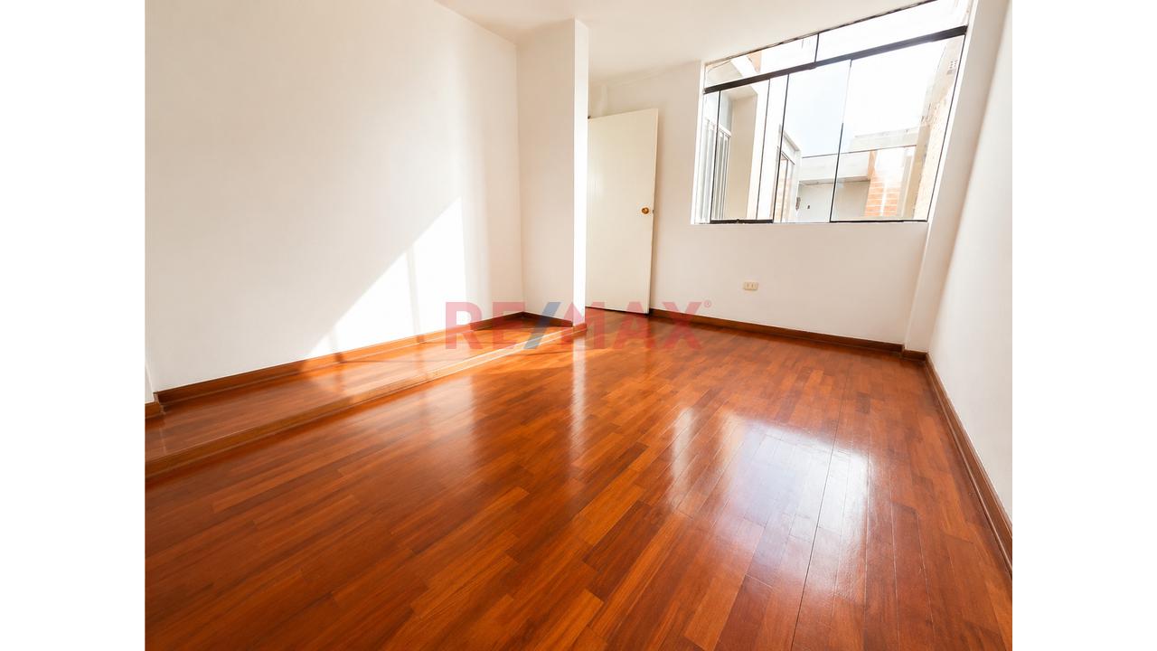 Venta De Casa De 4 Pisos Con Local Y Alto Potencial De Renta En Vipol De Naranjal,  San Martín De Porres — foto 14